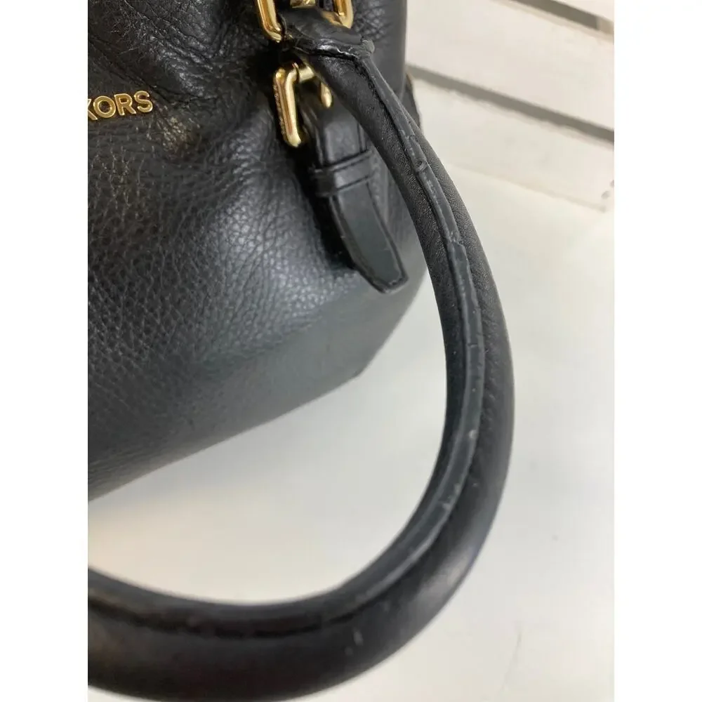 MICHAEL KORS, MEDIUM SIZE BLACK PEBBLED LEATHER HANDBAG