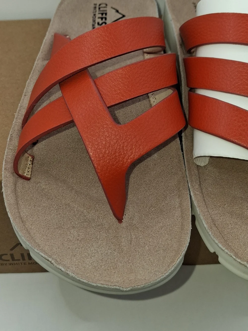 The White Mountain Bertina sandals in spice color, size 8, are a stylish slip-on