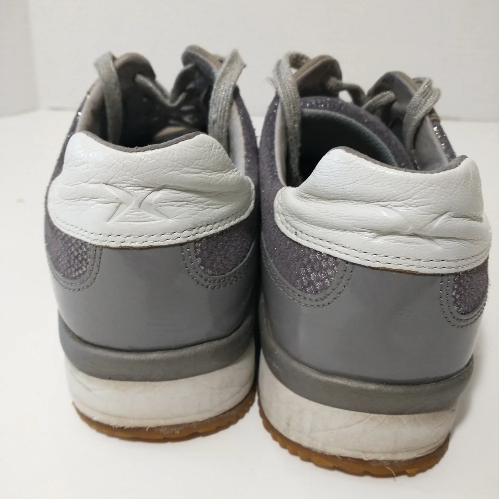 Aetrex stylish sneakers