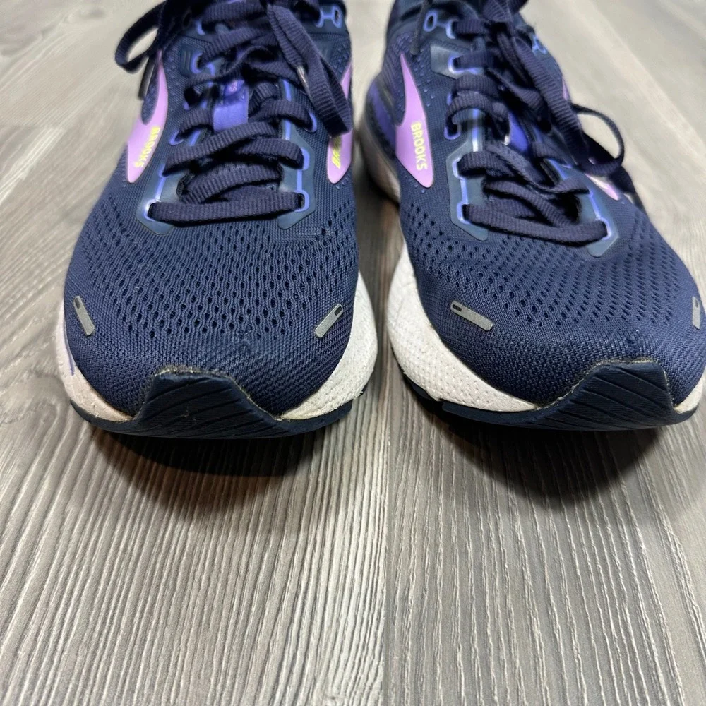 Brooks size 9b