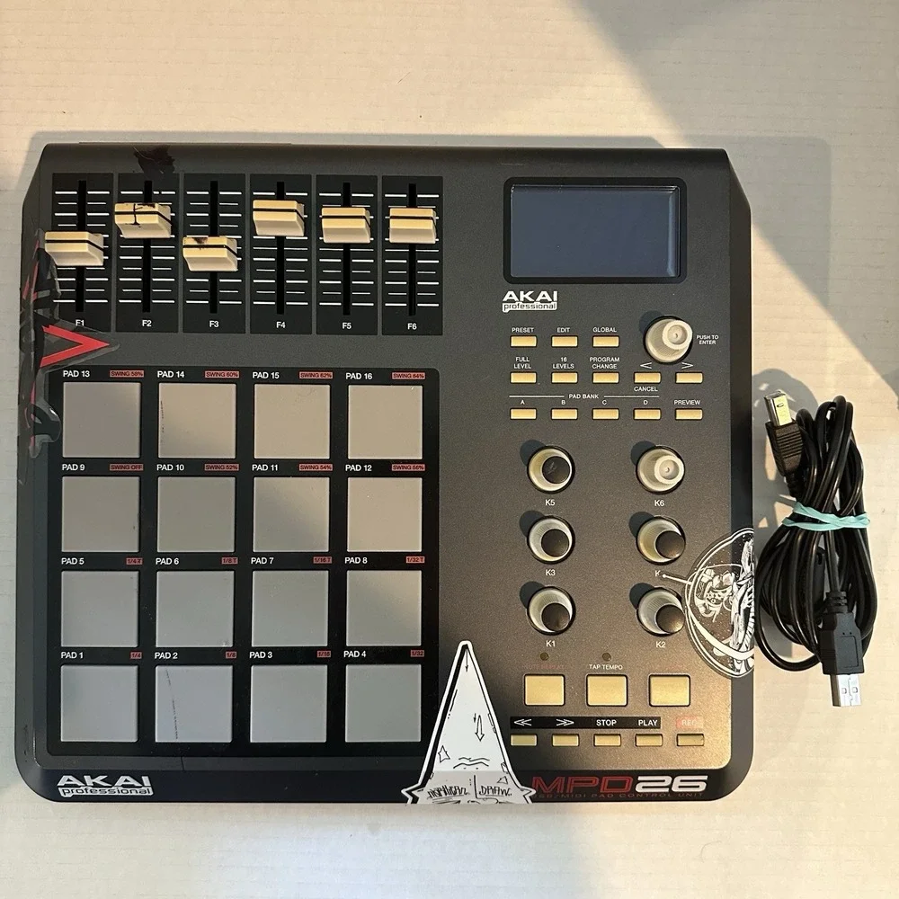 AKAI Professional MPD26‎ USB/MIDI Pad Control Unit Studio Recording Musical