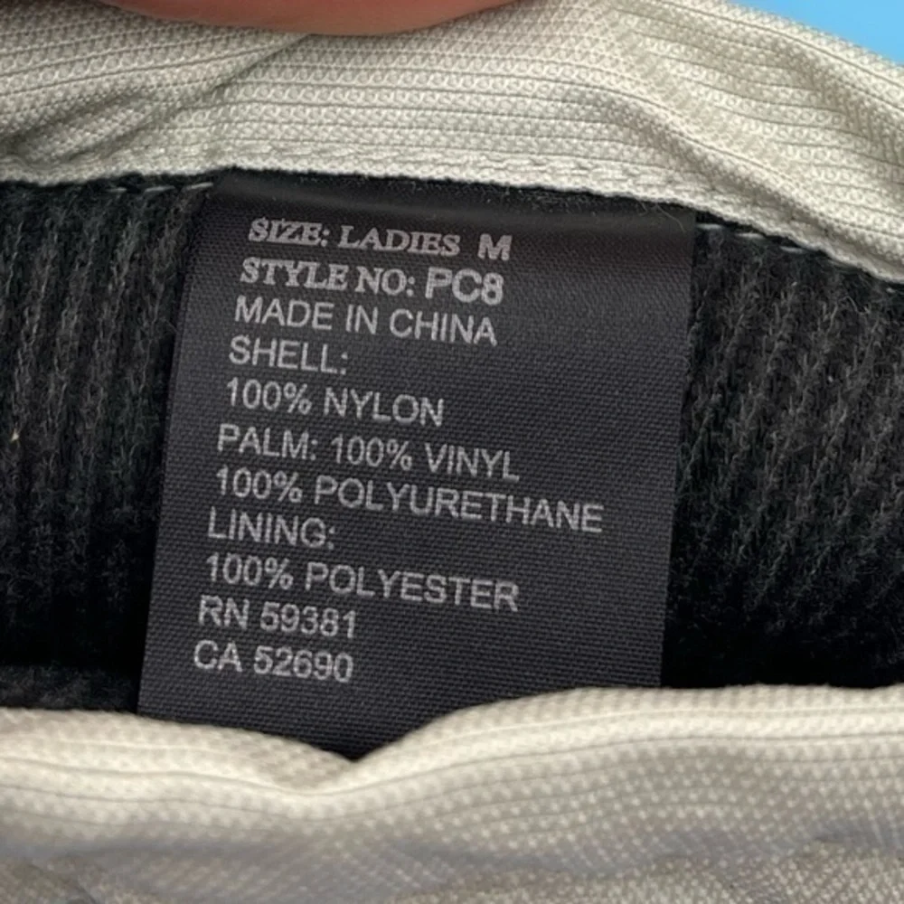 N/A gloves has size