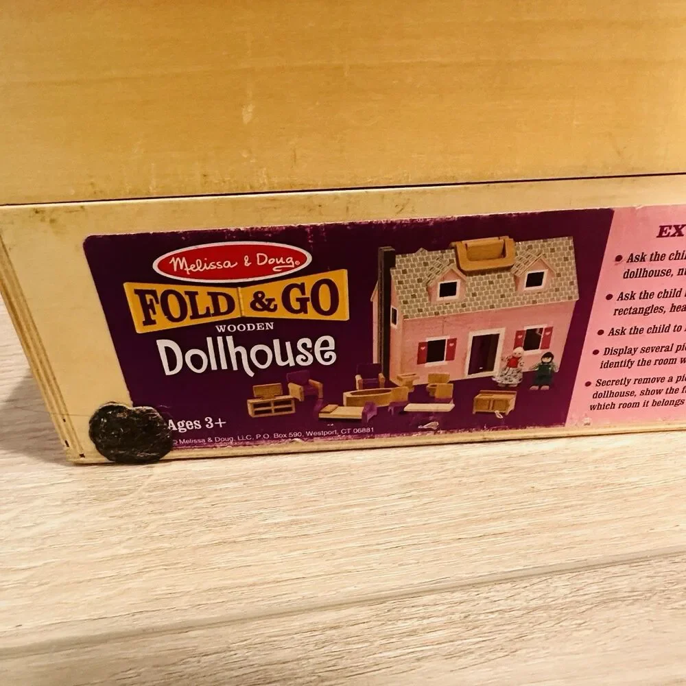 Melissa & Doug carrying doug heart