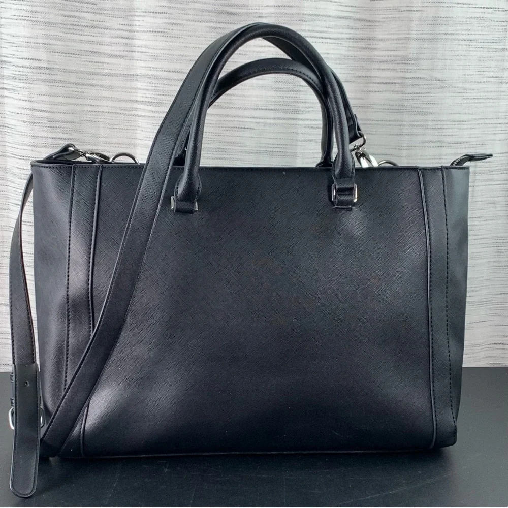 Elegant Black laptop handbag.