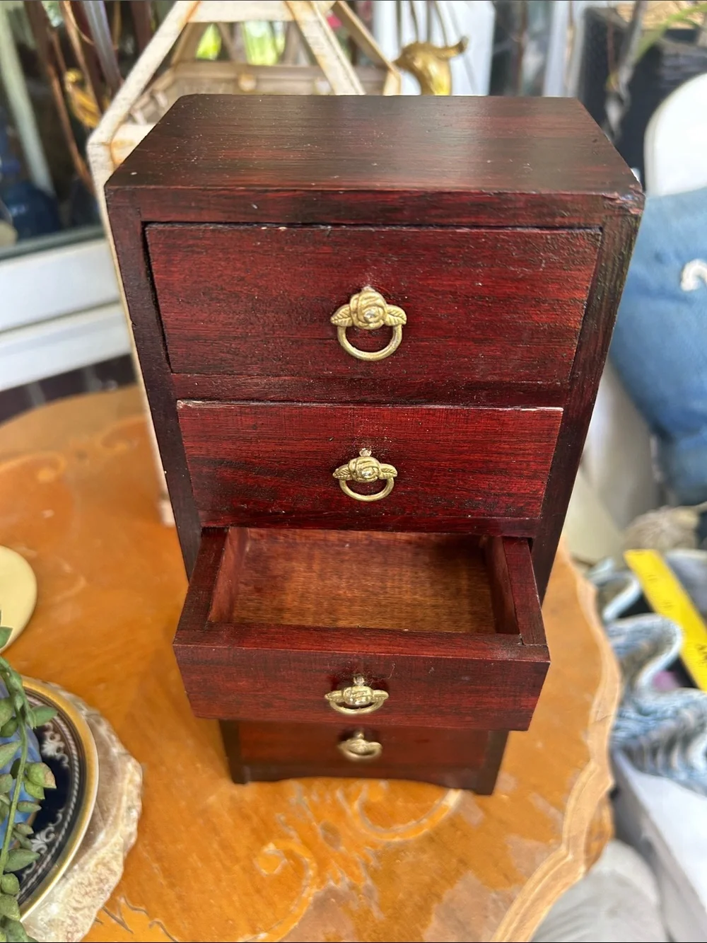 Vintage compact shaped sewing