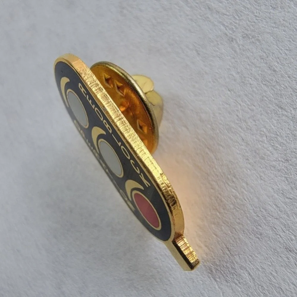 Vintage Operation Redblock Railroad Safety Amtrak Lapel Pin Gold Tone‎ Signal