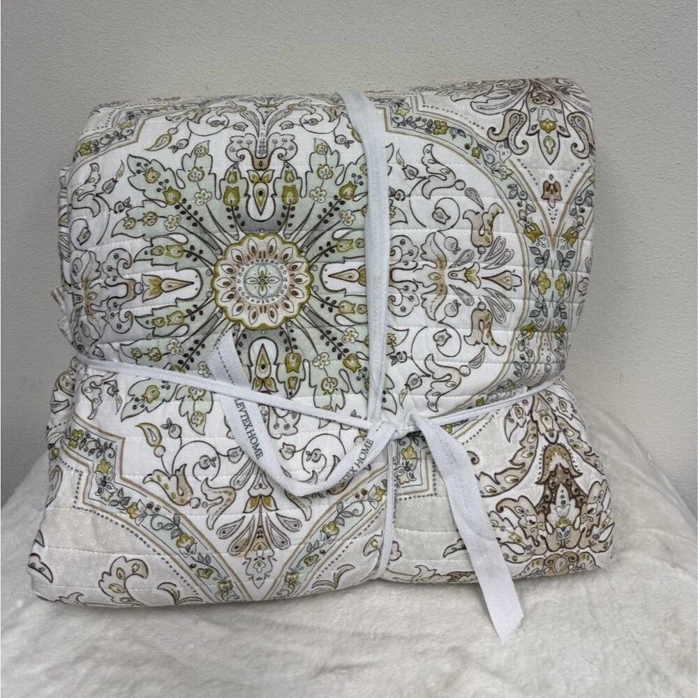 Levtex Home Cosima Full/Queen Quilt + 2 Standard Shams New