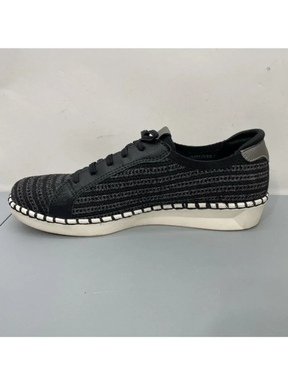 Skechers shows 10