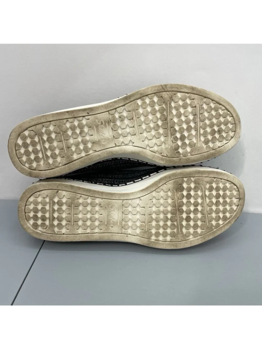 Skechers imperfections signs