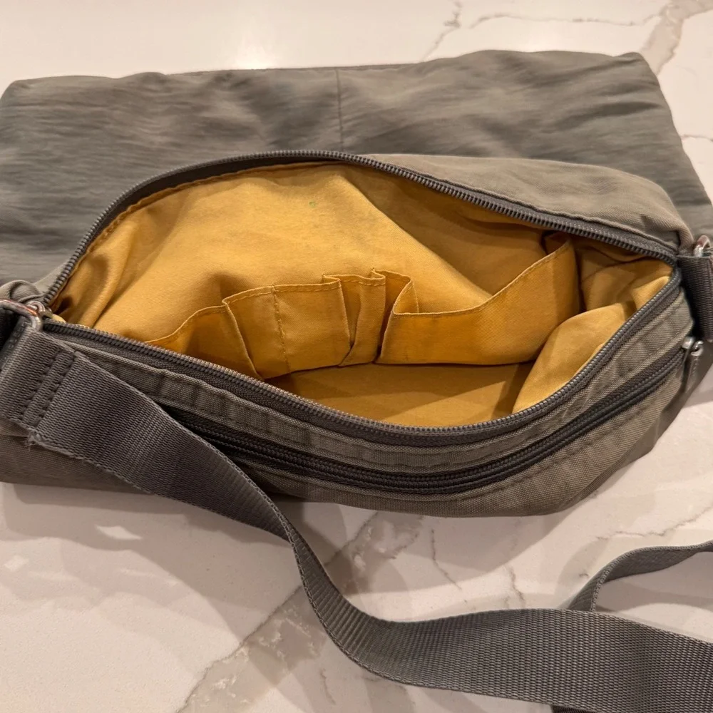 Baggallini crossbody bag