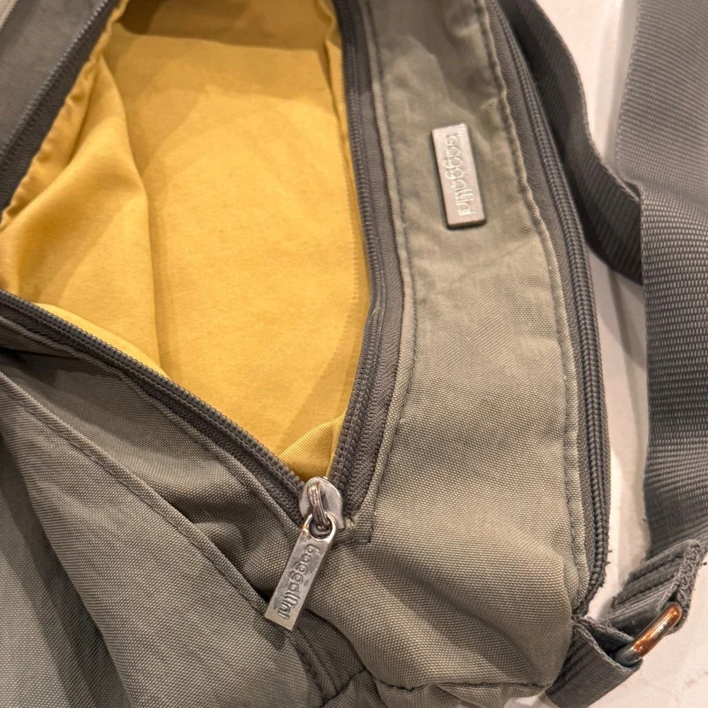 Baggallini crossbody bag