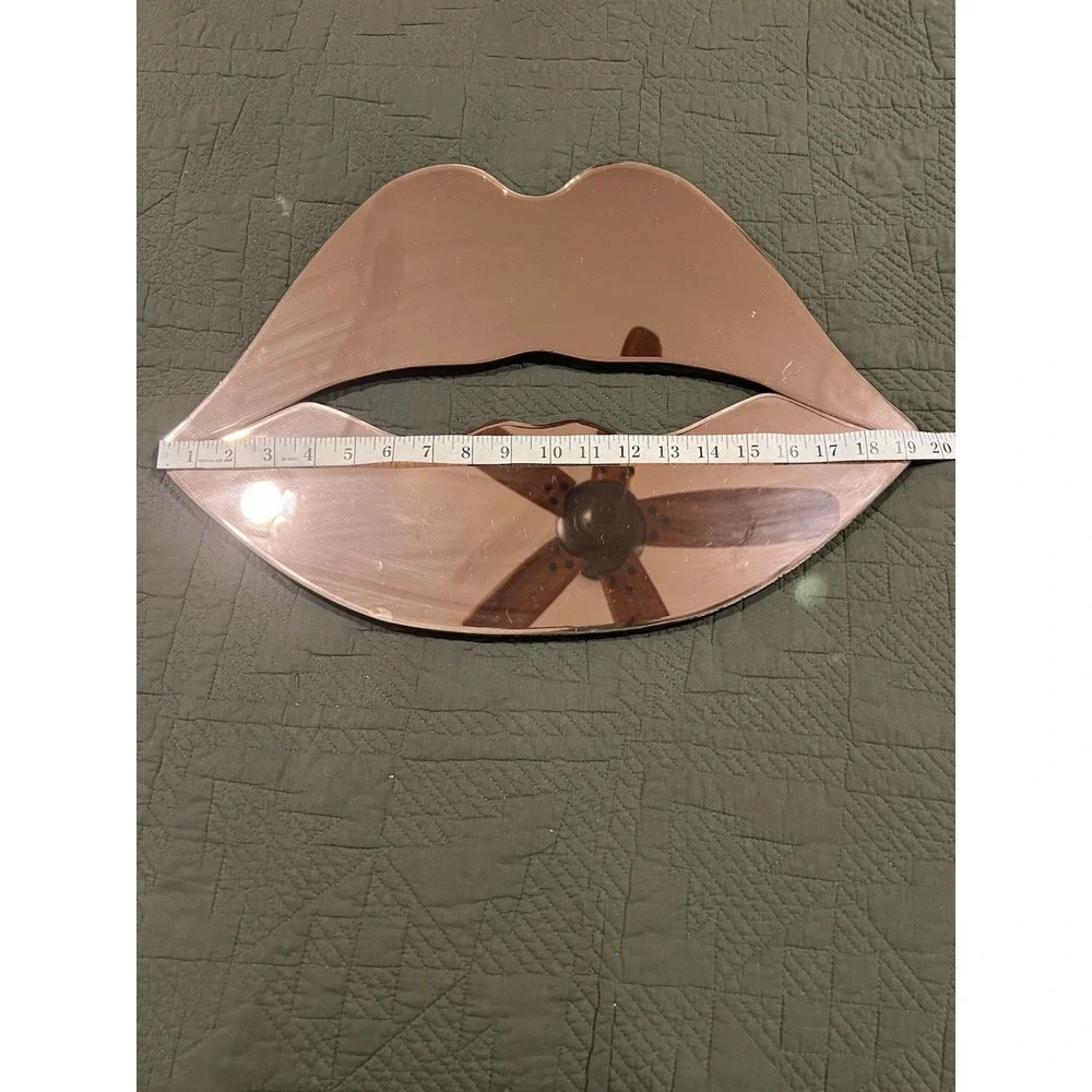 Very G mirror lips