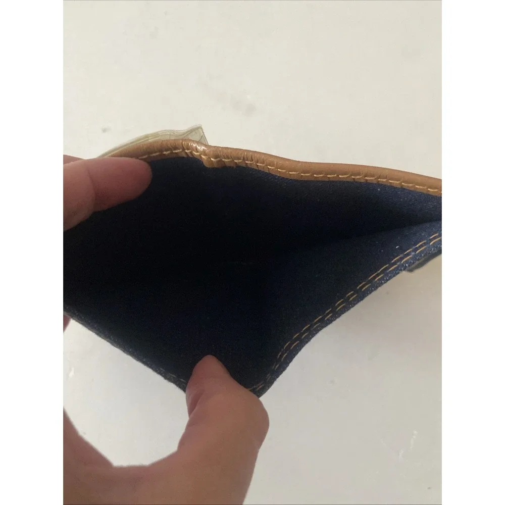 Levis accent bifold