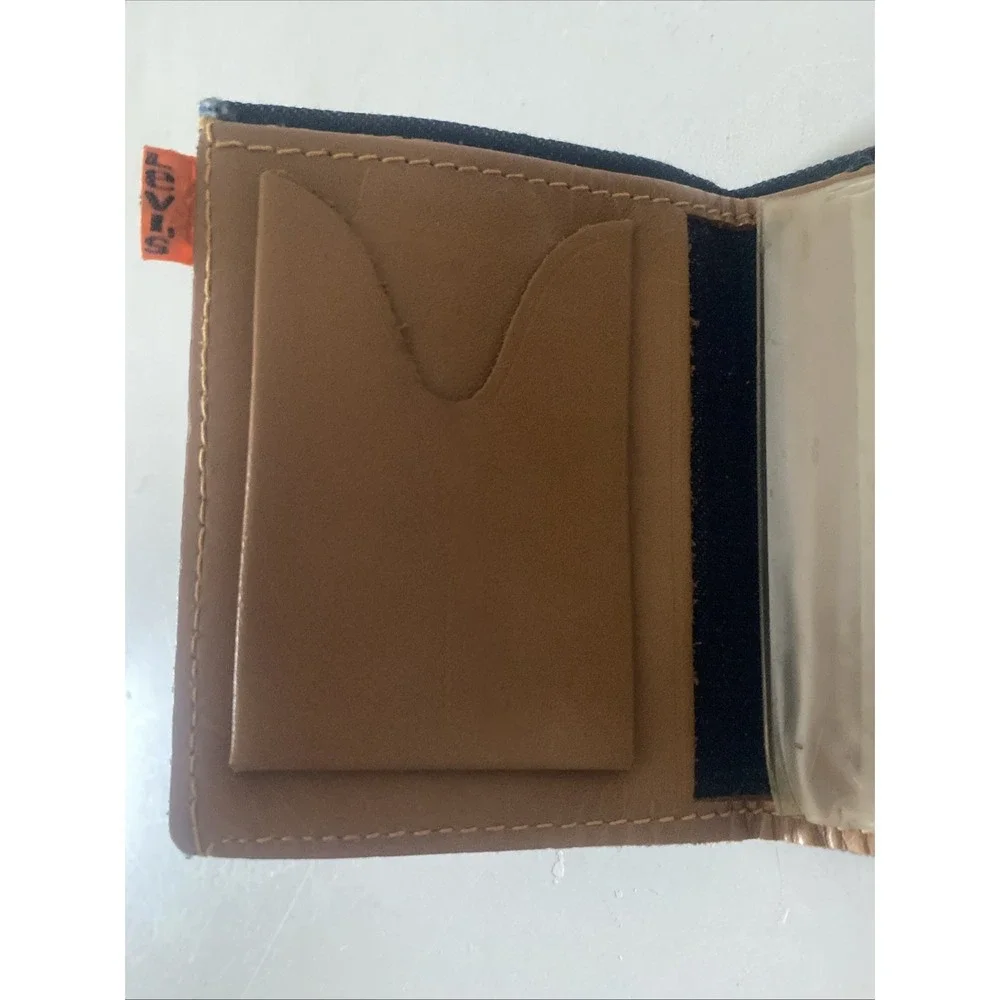 Levis essential tab includes
