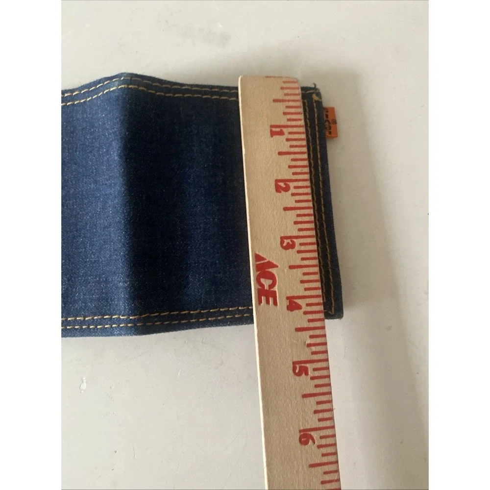 Levis such logo
