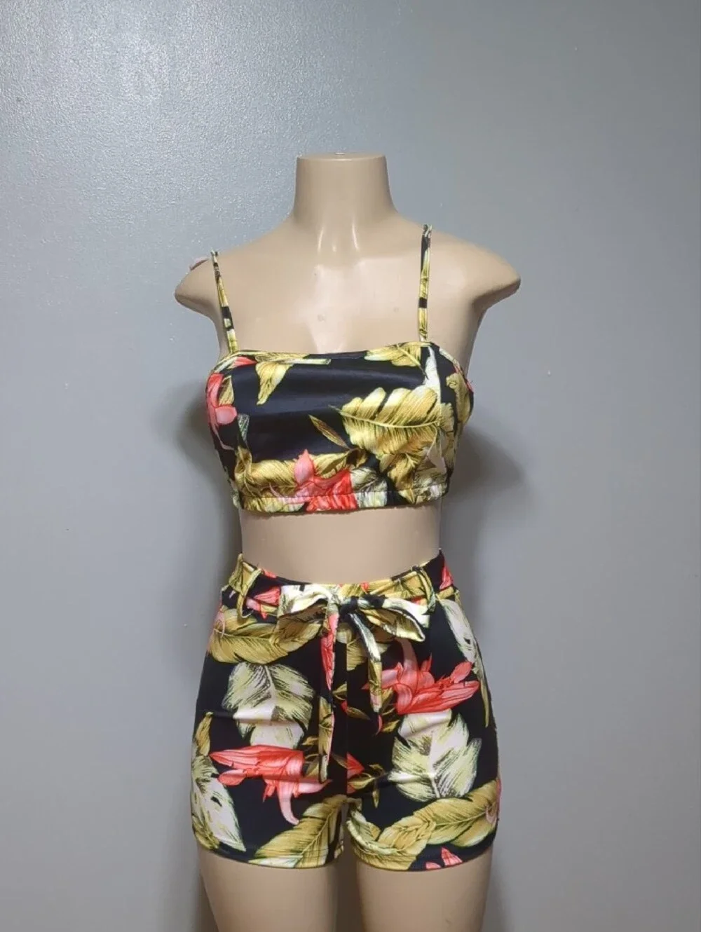 Vacation Resort Beach-Tropical Floral 3-Piece- Black with Green & Coral, Small