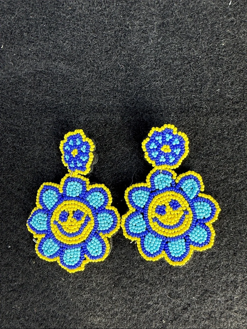 N/A beadwork intricate crafted