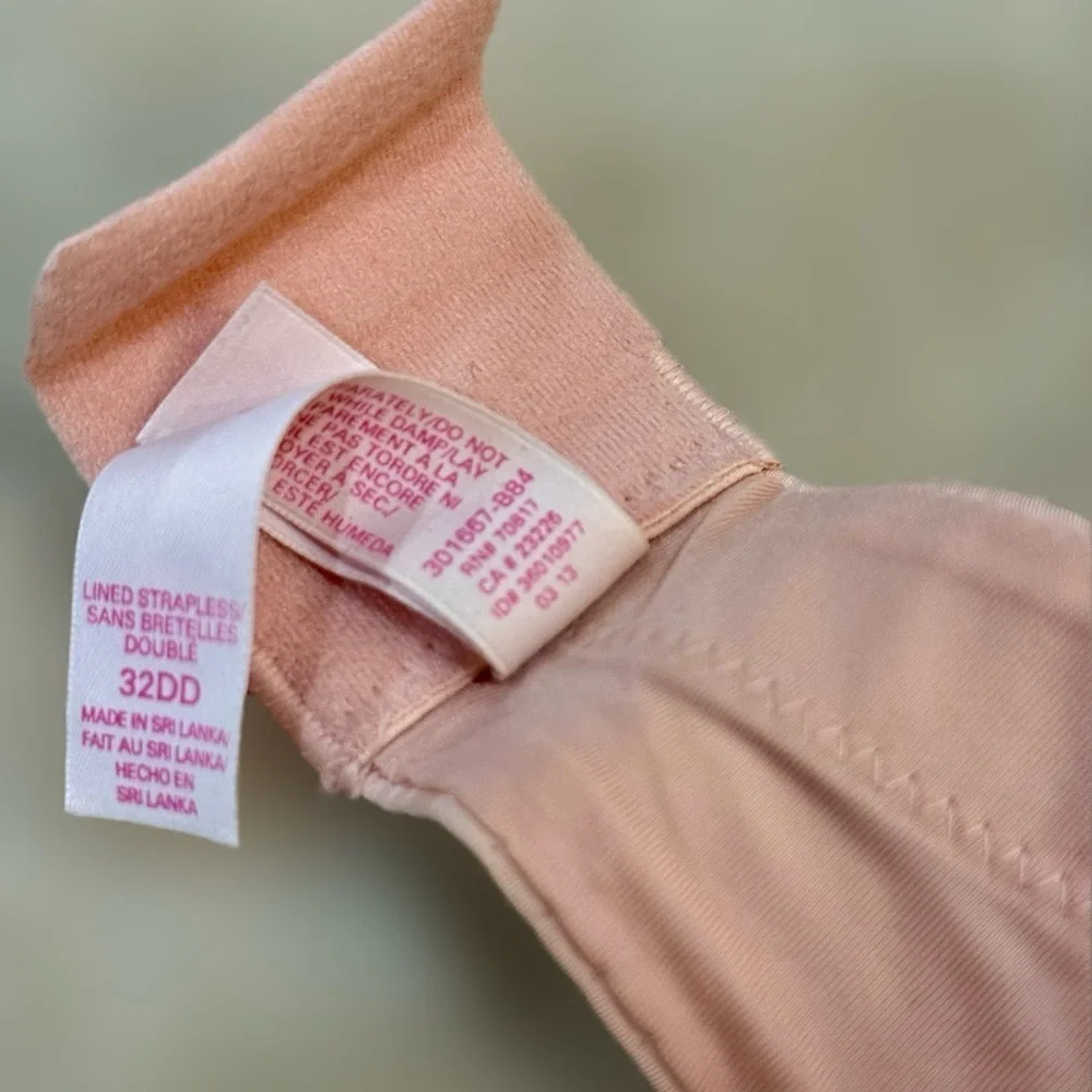Victoria’s Secret Push-Up Strapless Bra 32DD Light Pink w/ Bow Charm