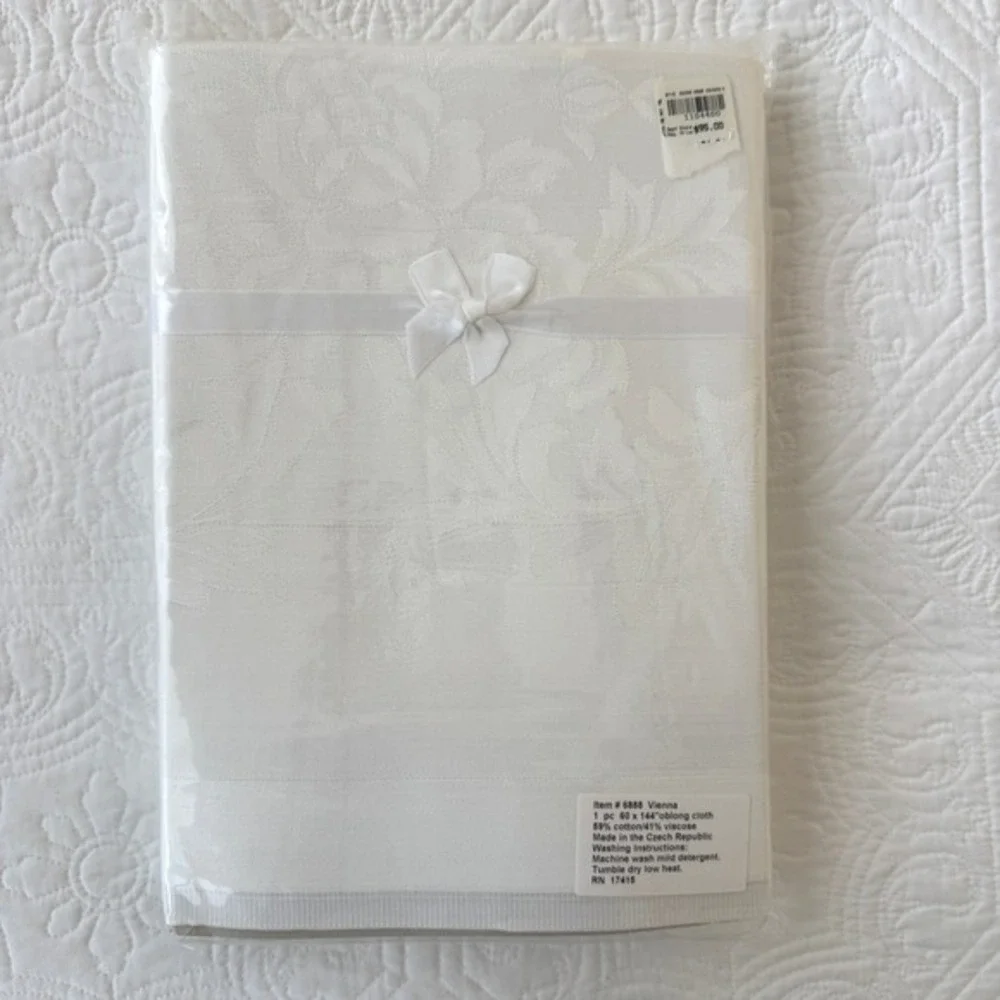 Vienna White Floral Damask Oblong Tablecloth 60x144 Cotton Viscose Made in Czech