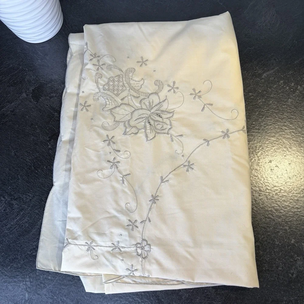 Vtg Linen Gray Floral Hand Embroidery Scalloped Edge CutWork Tablecloth 64 X 80