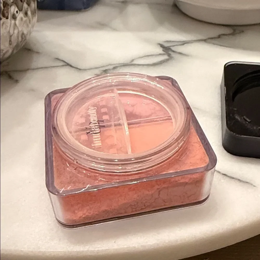 HUDA BEAUTY easy dispensing selecting