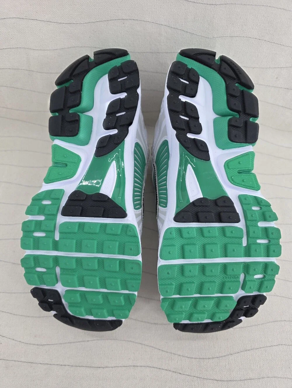 Nike Womens Zoom Vomero 5 White Green Sneakers Shoes Fj2028-102 Size 6 NEW