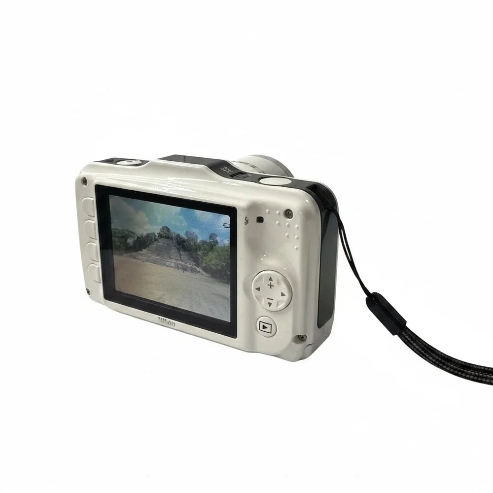 Nikon Coolpix S31 Digital Camera White Waterproof Shockproof 10.1MP 3x Zoom 8GB