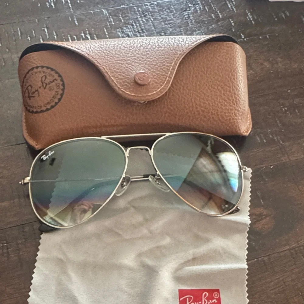 Ray-Ban Men’s Aviator Sunglasses - Silver Frame with Green-Blue Lenses