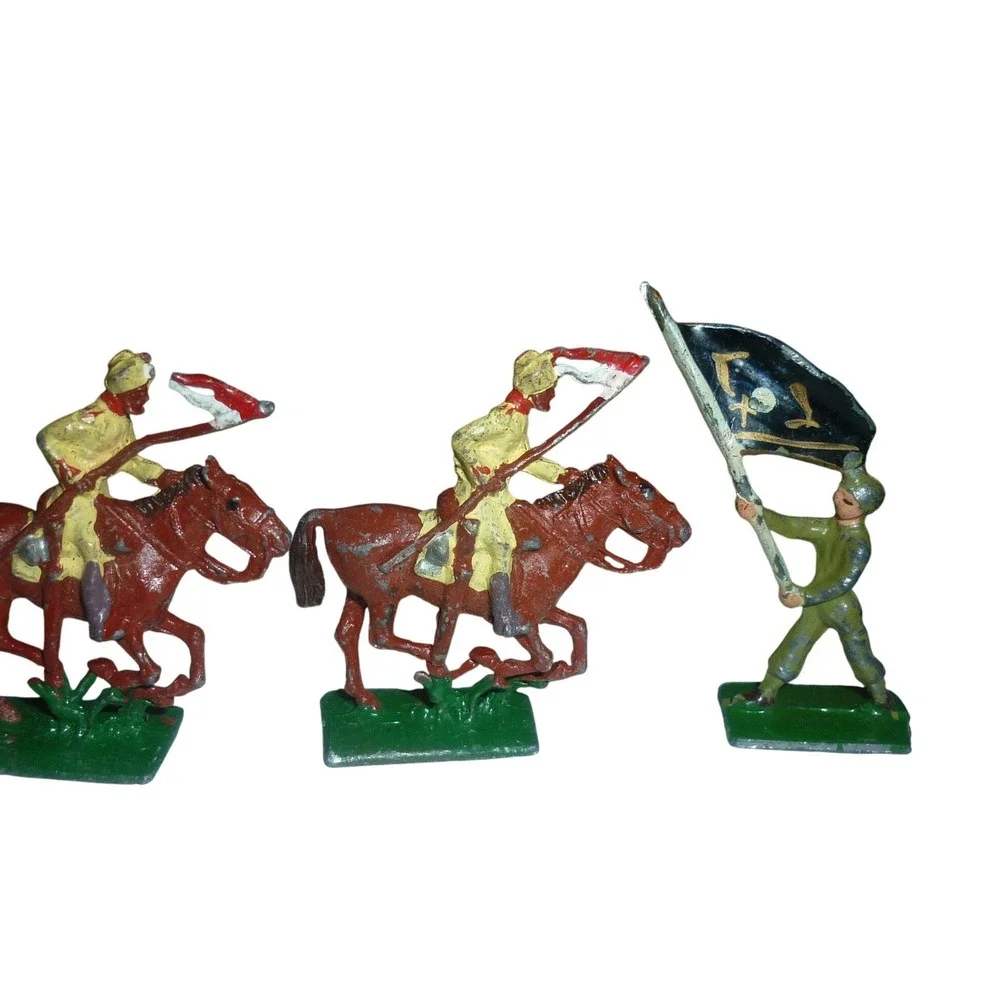 Vintage Union of S Africa Lead Cavalry Toy Soldiers & Japan Flag Bearer Lot 2in