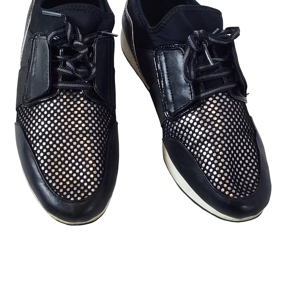 A New Day Womens Black Silver Metallic Perforated Fashion Sneakers Size 8.5