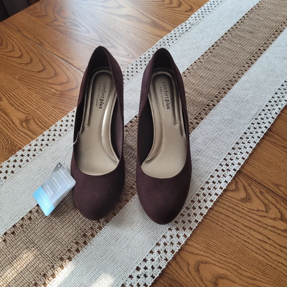 Suede Pumps NWT