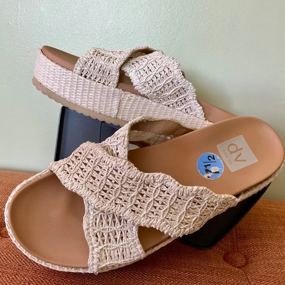DV Dolce Vita Sugar 7.5 Crochet Woven Platform Sandals Tan Crisscross Slide Boho