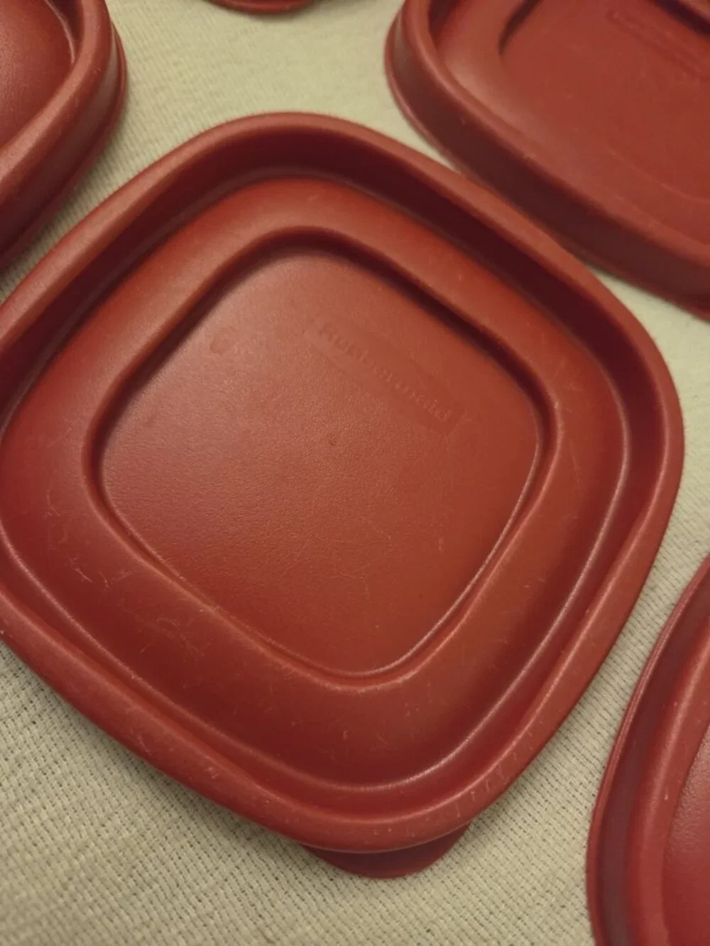 Rubbermaid replacement lids