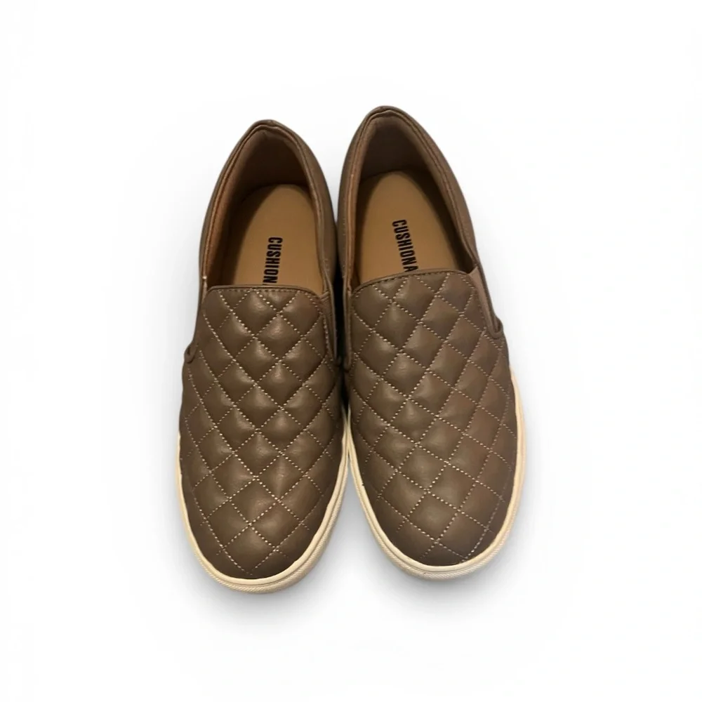 Cushionaire‎ Women's Quilted Brown Sneakers
