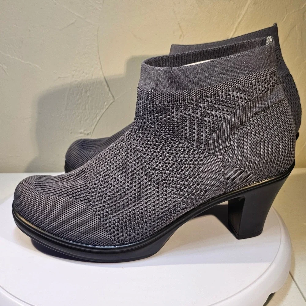 Bernie Mev Grey Stretch Knit Sock Ankle Boots Block Heel Memory Foam Women 8.5 9