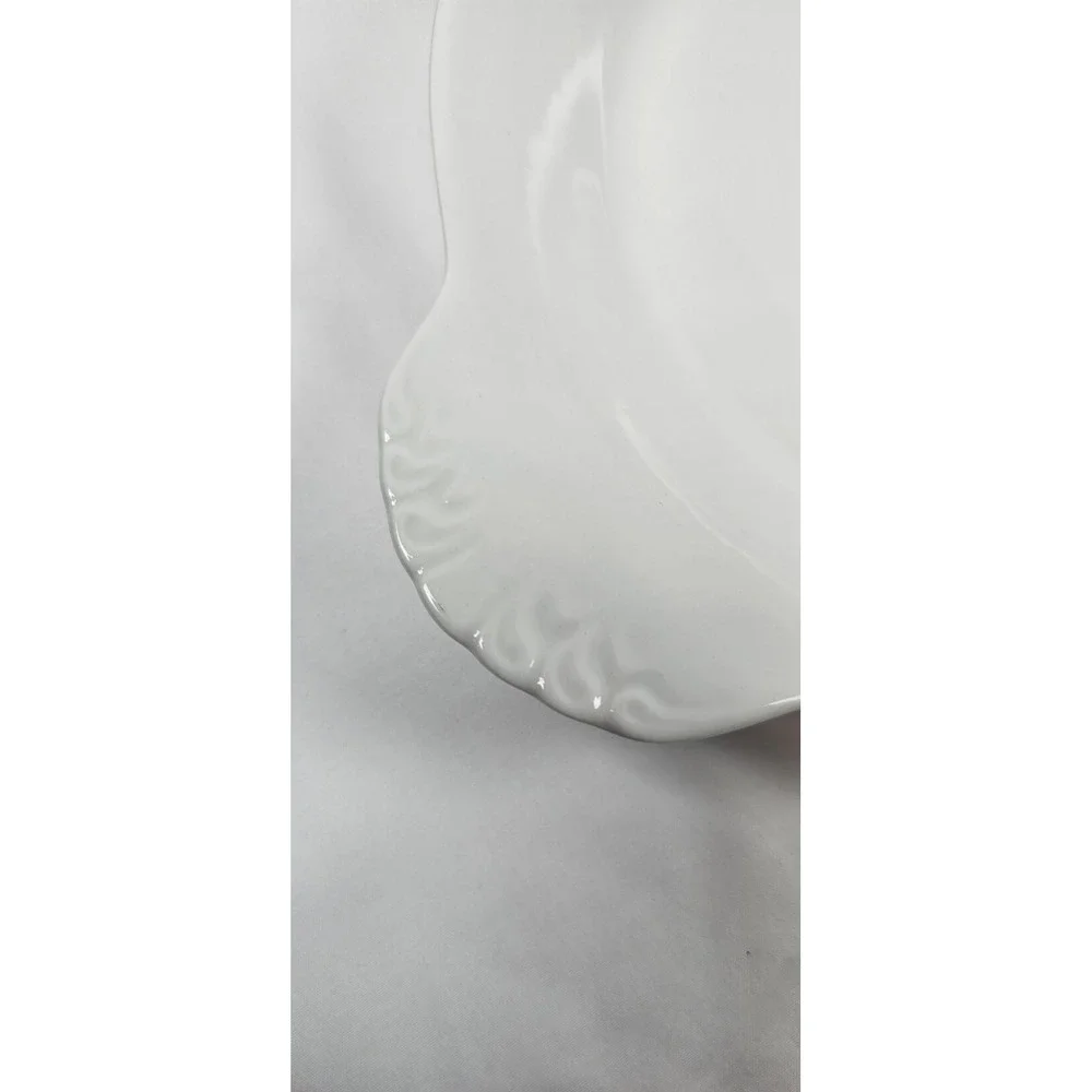 The Unbranded Brand set white