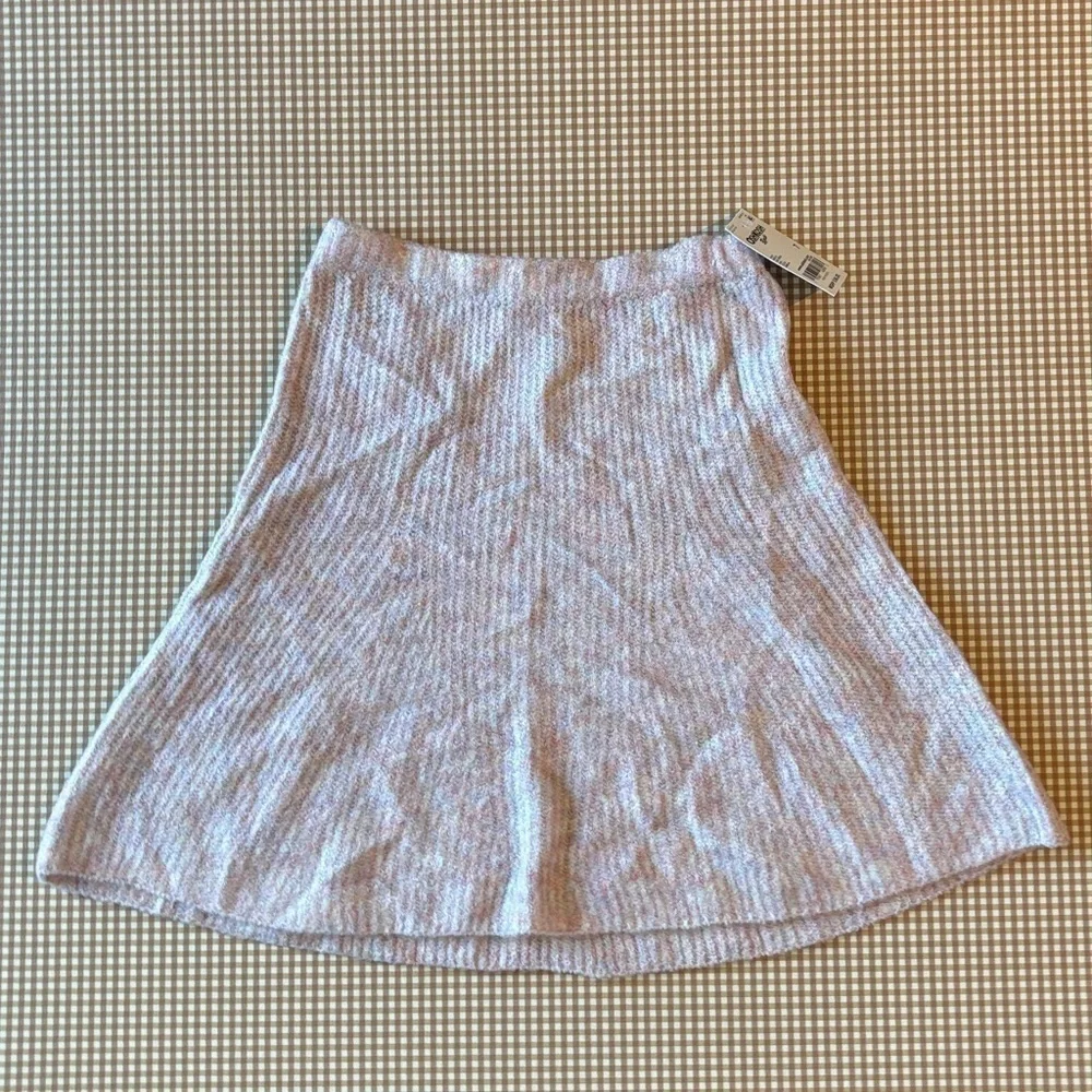 Oshkosh‎ girl sweater skirt. Size 7. NWT