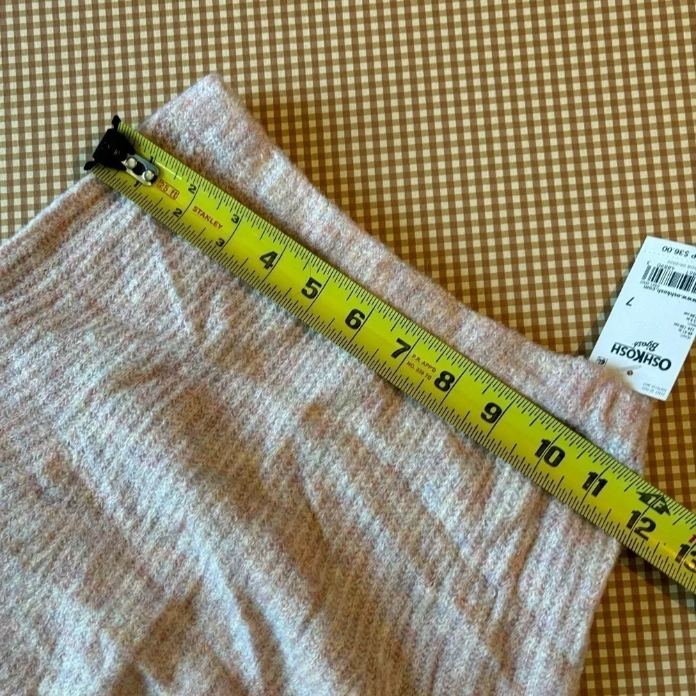 Oshkosh‎ girl sweater skirt. Size 7. NWT