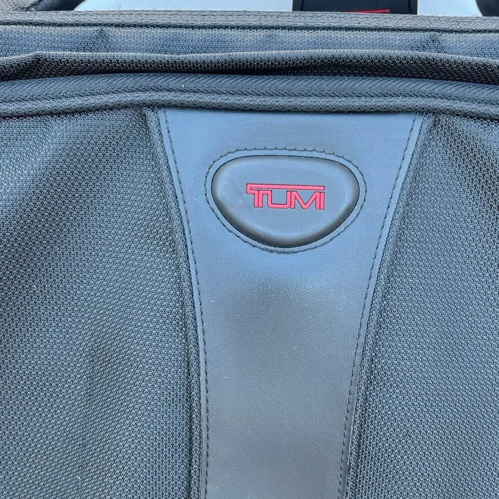Tumi tri fold