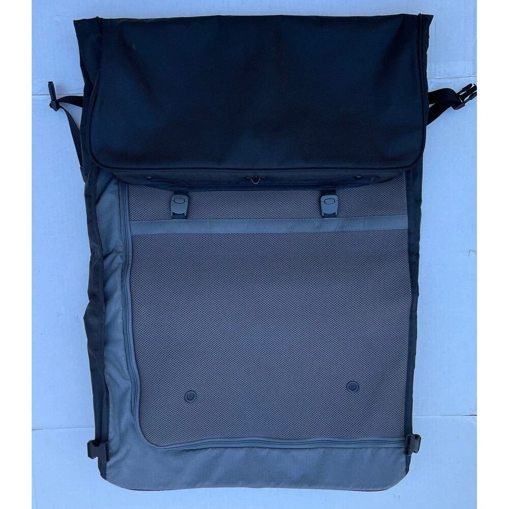 Tumi tri fold