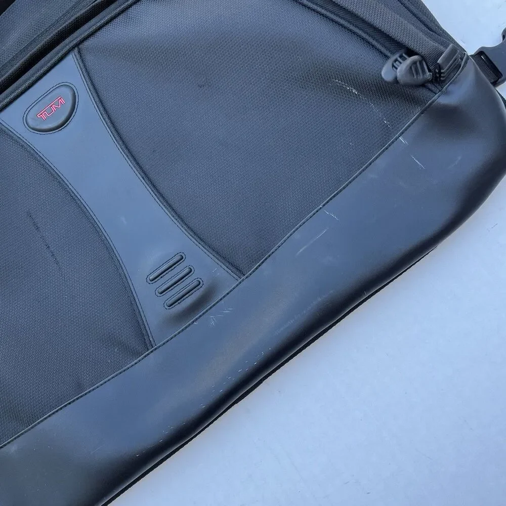 Tumi tri fold