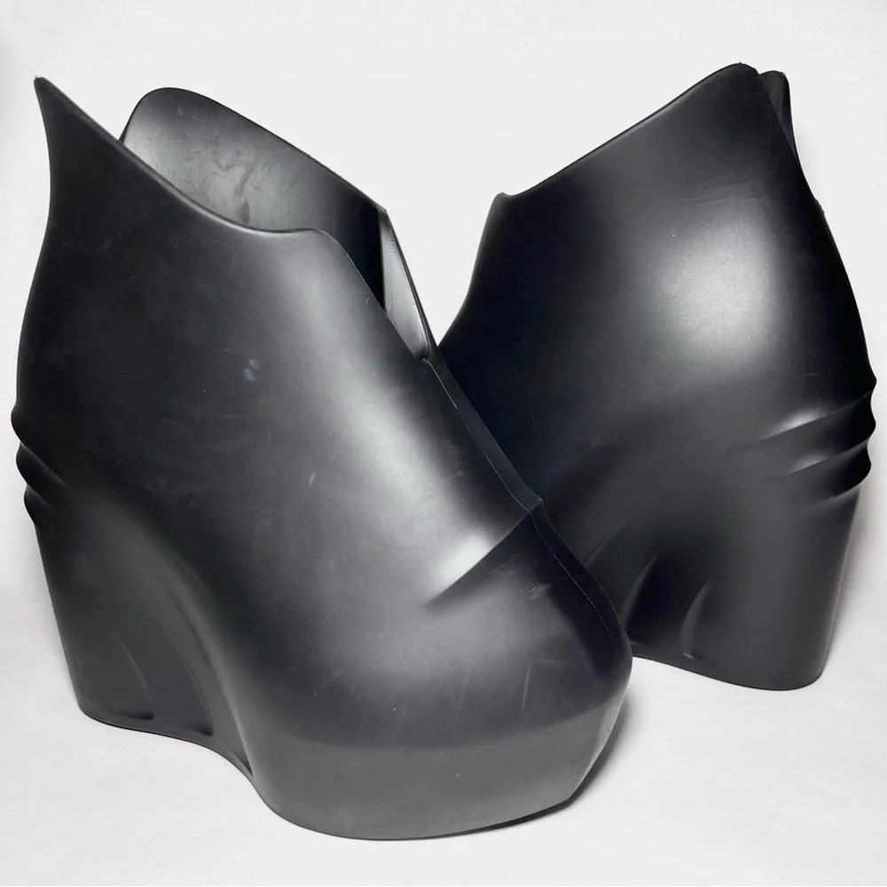 Givenchy monumental mallow