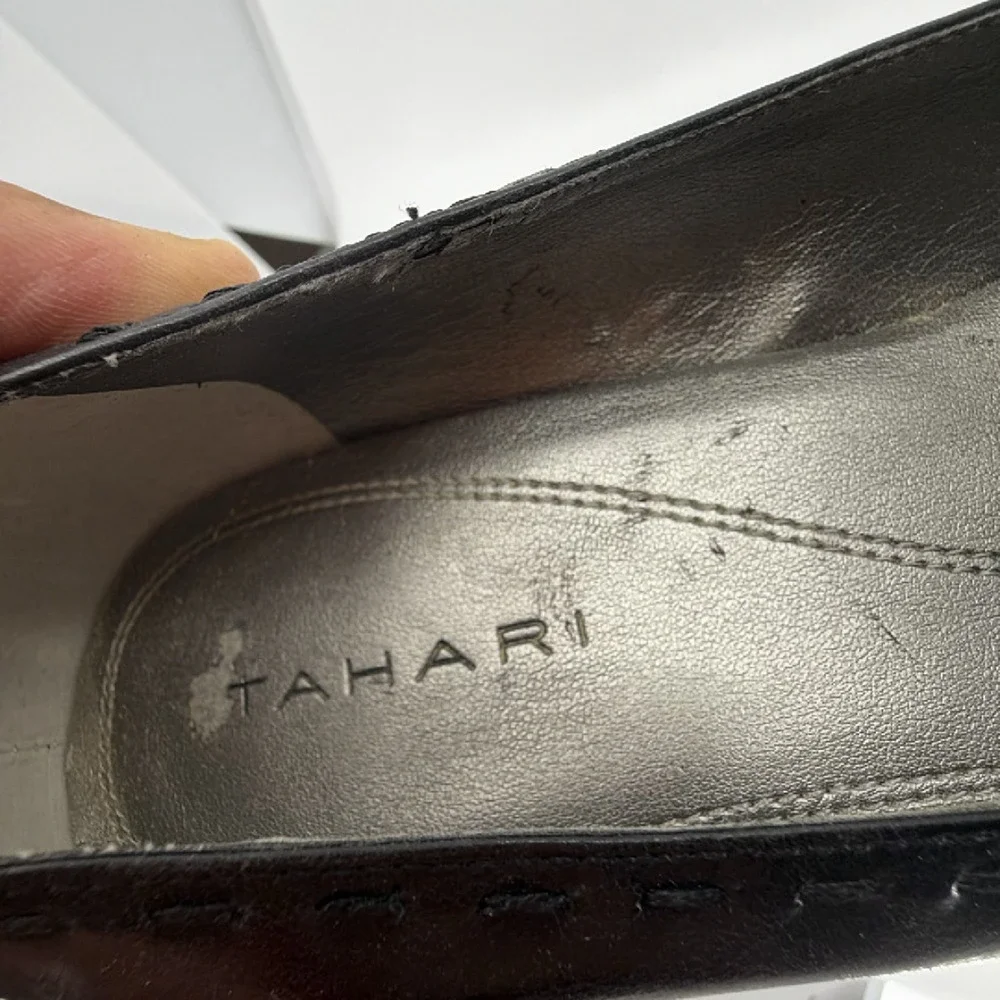 Tahari color black