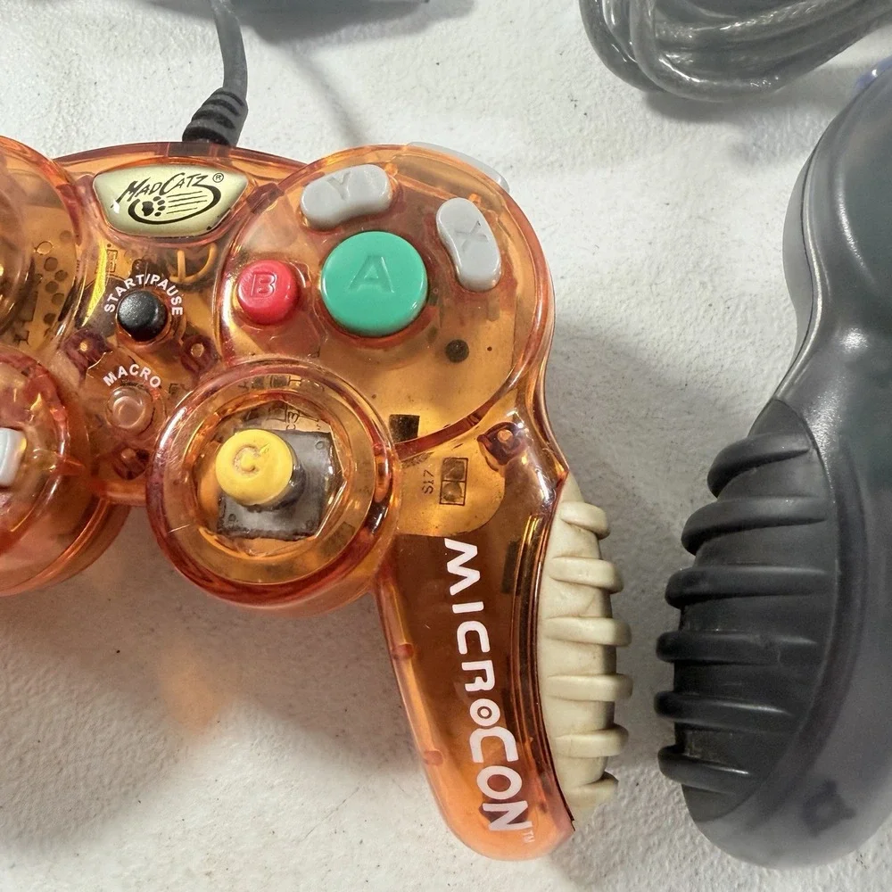 MadCatz GameCube Wired Controller Lot Of 2 MicroCon Model 5626 & 5636 WORKS READ
