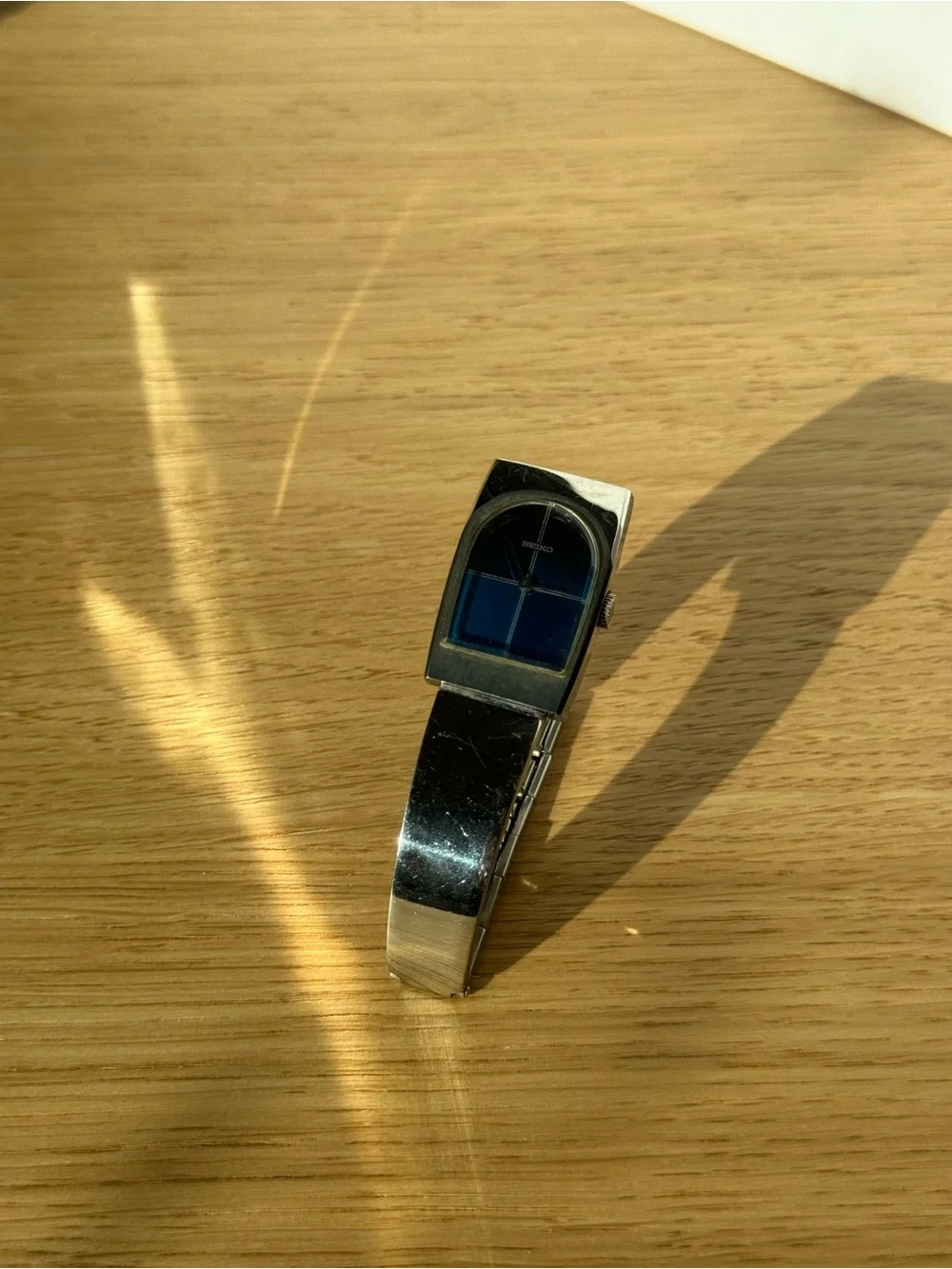 Seiko signs silhouette