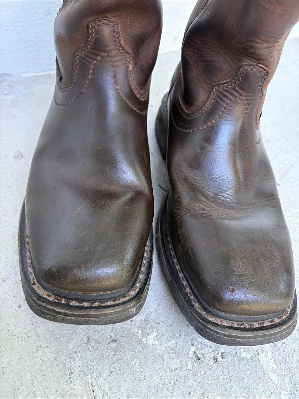 Ariat please look