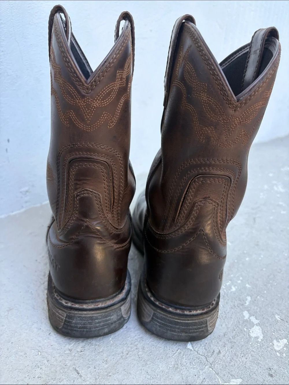 Ariat please look