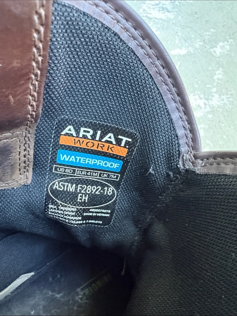 Ariat please look