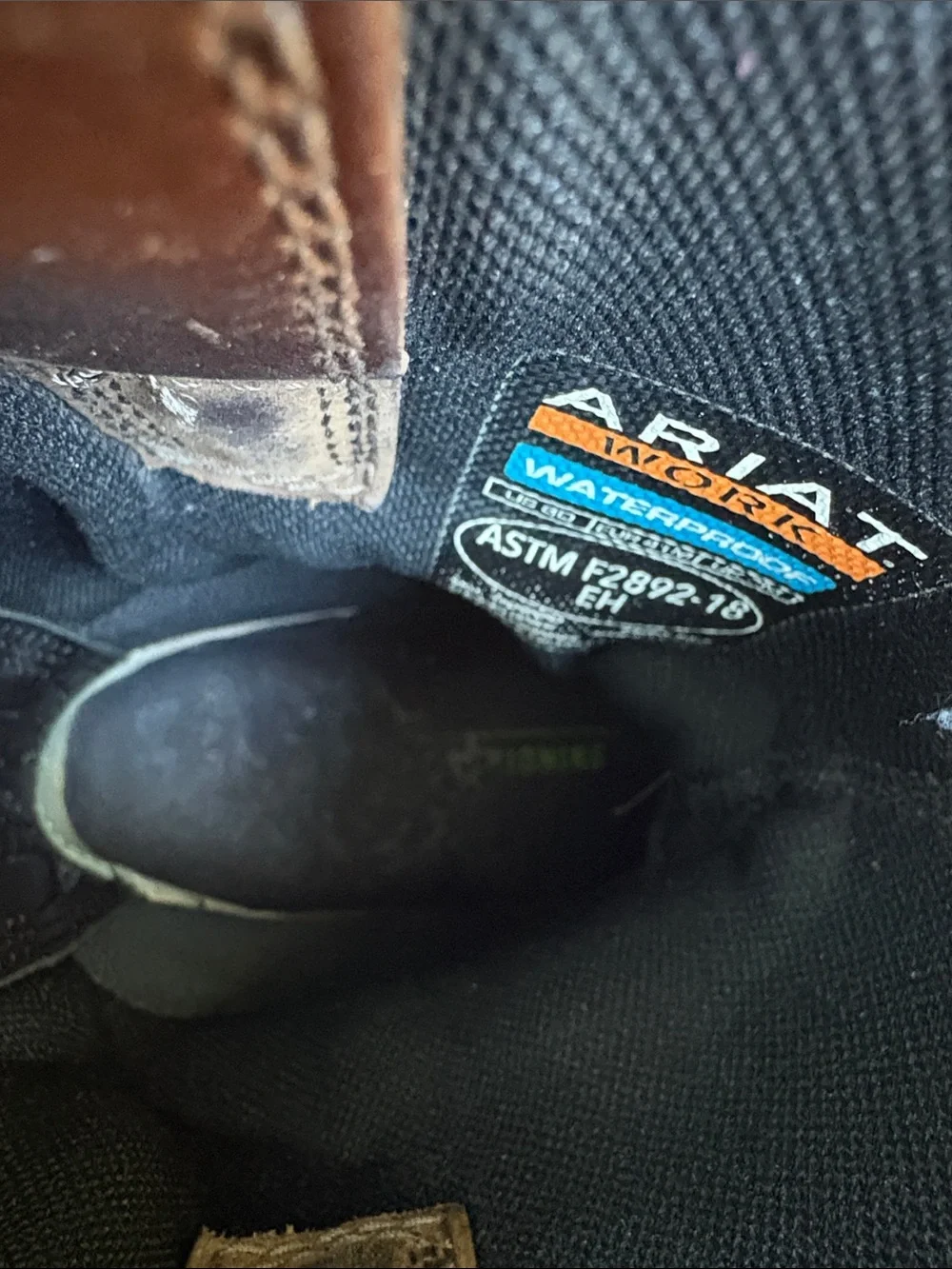 Ariat please look