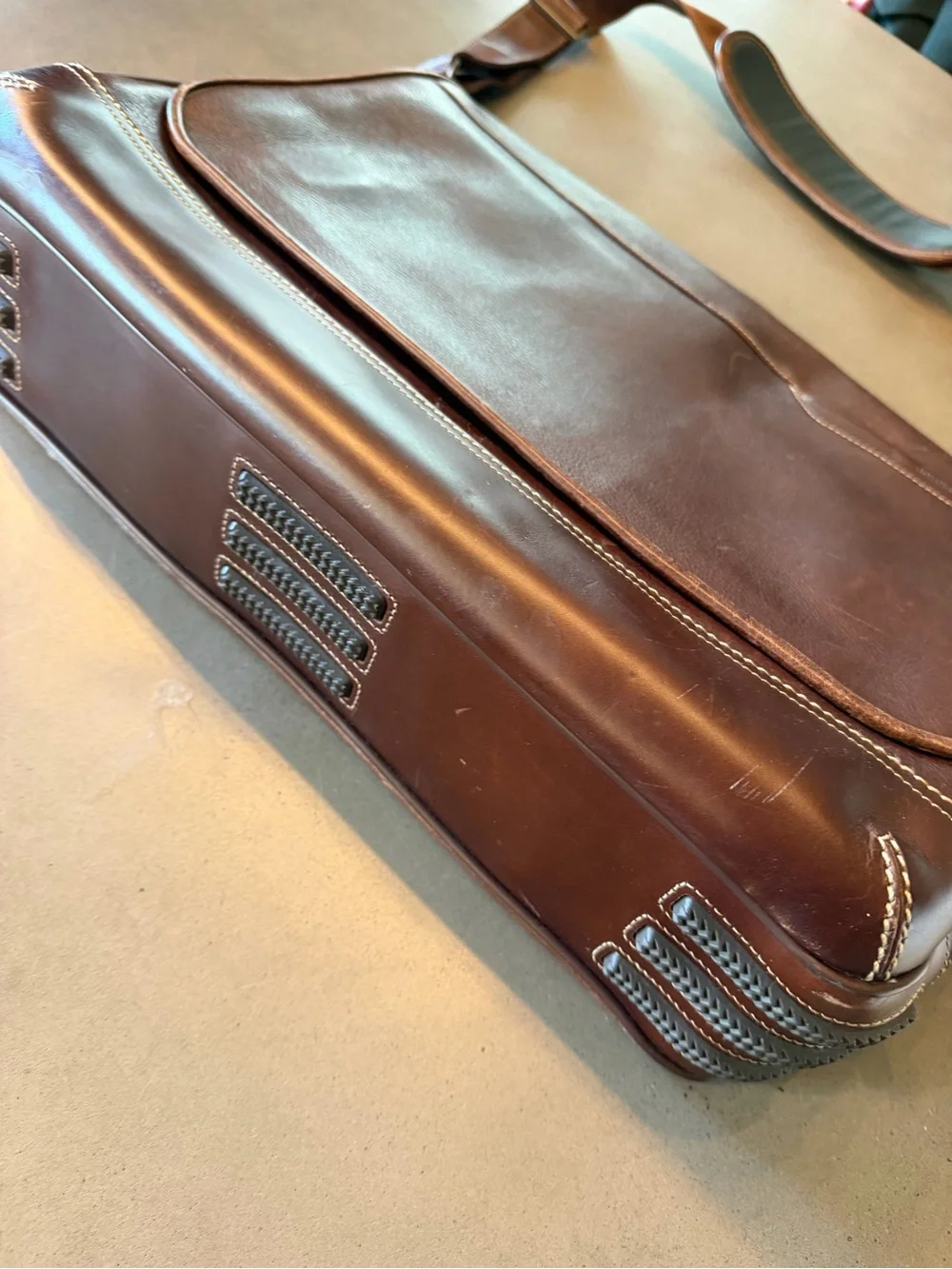 Gorgeous Johnston & Murphy Brown Leather Messenger Bag Briefcase Laptop